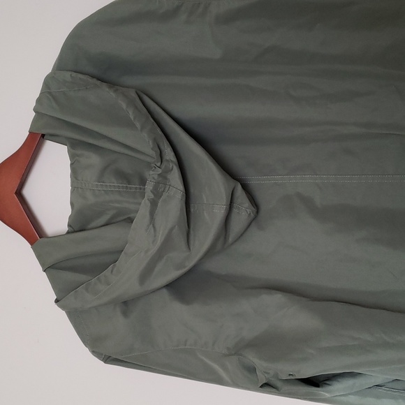 IZOD Windbreaker Quarter Zip Set - Picture 4 of 8